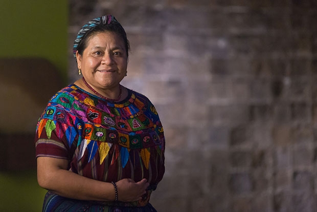 ريـــــــغوبيــــرتـــا ميــــنتشــــو: صوت الشعوب الأصلية في مواجهة العنف البنيوي وإعادة تعريف العدالة الإنسانية