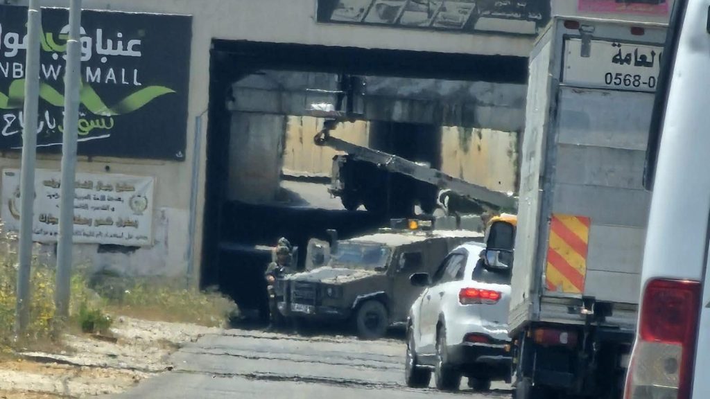 سياسات الإغلاق والعقاب الجماعي في نفق بدو – الجيب شمال غرب القدس نموذجاً